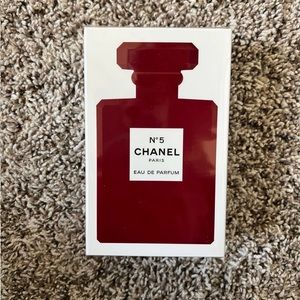 Chanel Paris no5 perfume